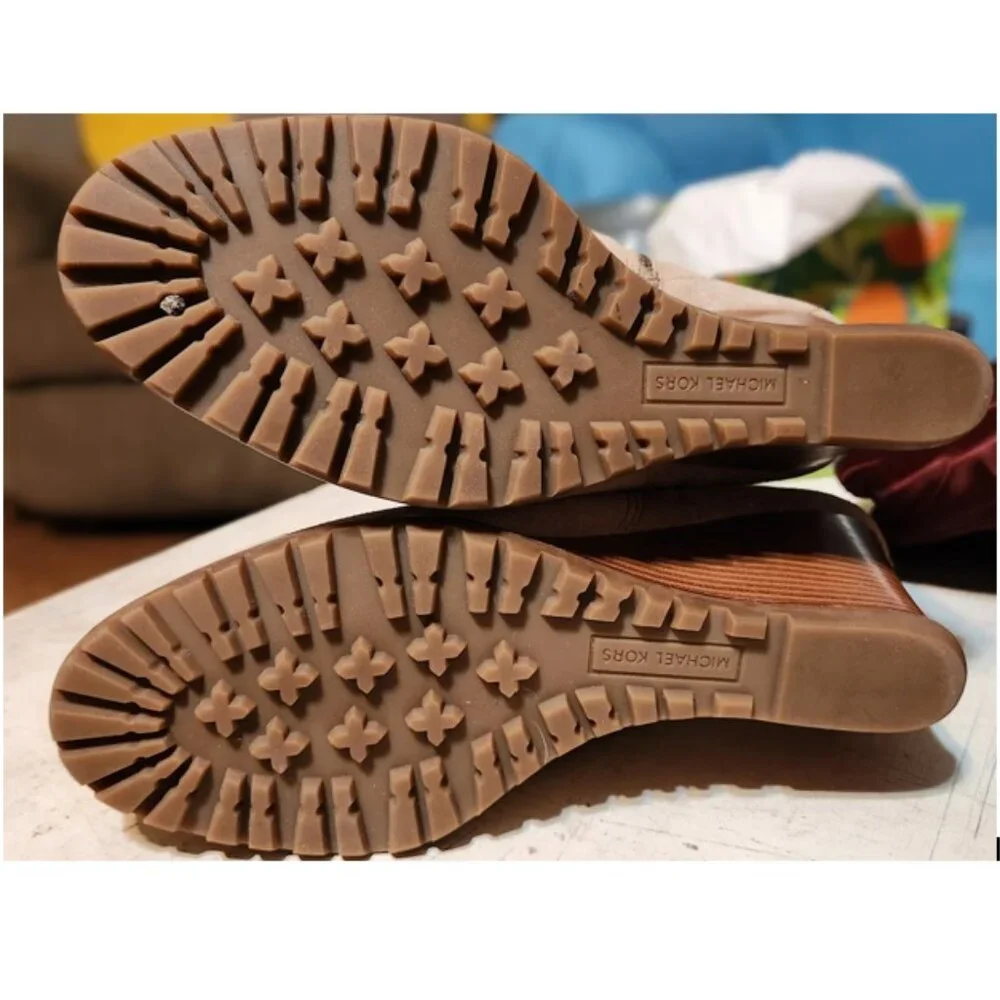 Michael Kors Heeled Fleece Lined Booties Size 7.5M - Picture 2 of 8